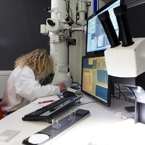 technicienne-laboratoire-molp.webp