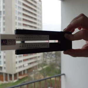 Utilisation d'un vitromètre pour connaître l'epaisseur du verre et la lame d'air entre les vitres
